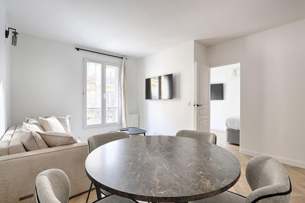 Apartment Saussier Ternes Charming 4p *