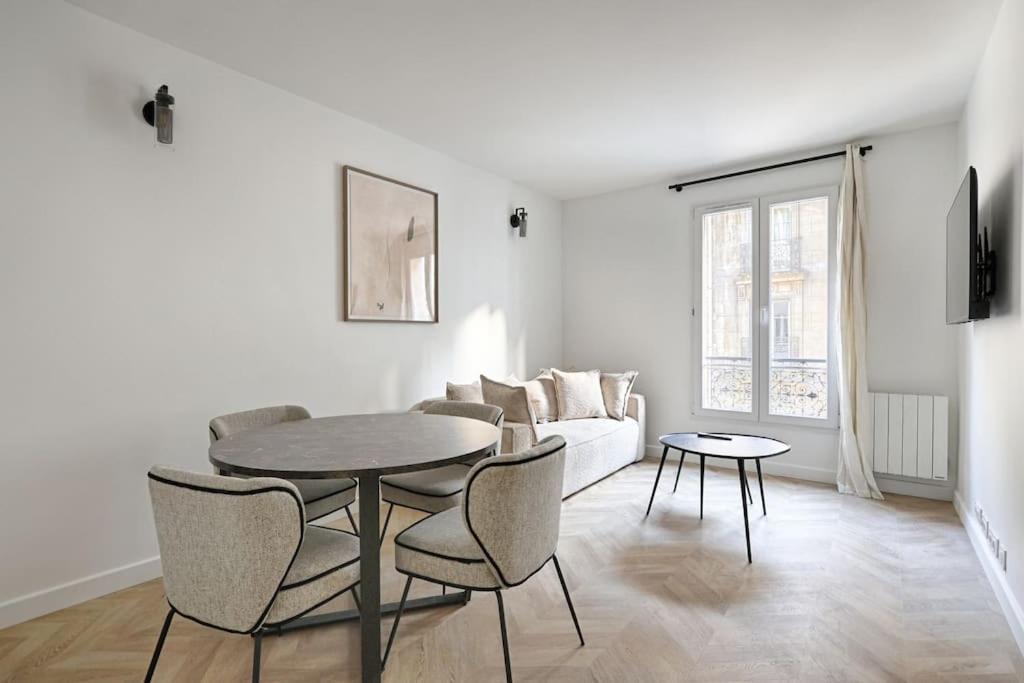 Saussier Ternes Charming 4p Apartment Paris